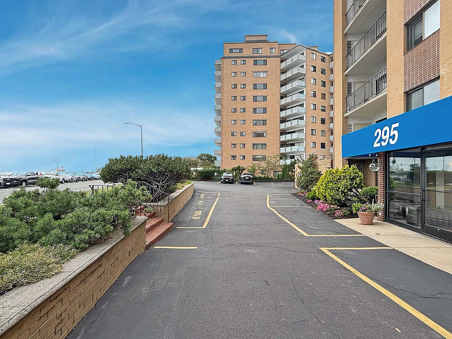 1 bed, 1000 sqft, $2,300 — Photo 2