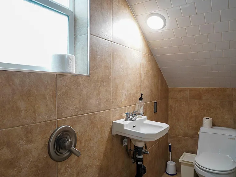 466 N 3rd St #1 — Photo 3