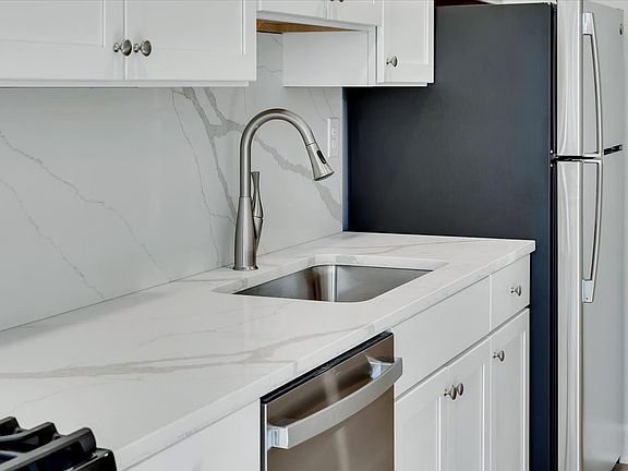 4th image of 102 Hackett Blvd #307