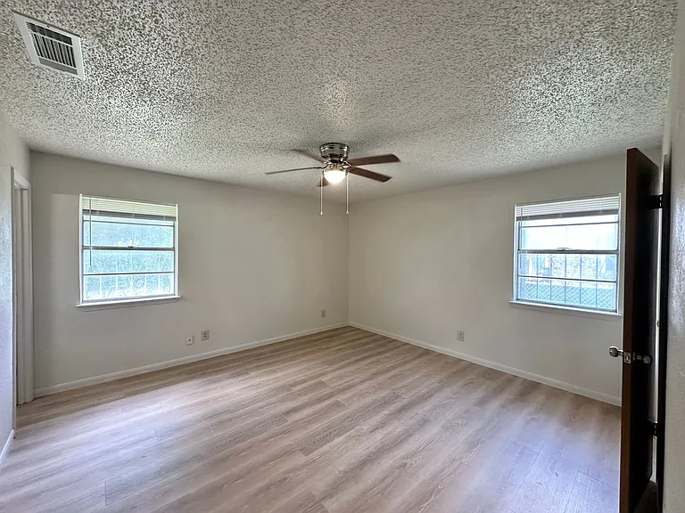1300 Gowen Dr — Photo 15