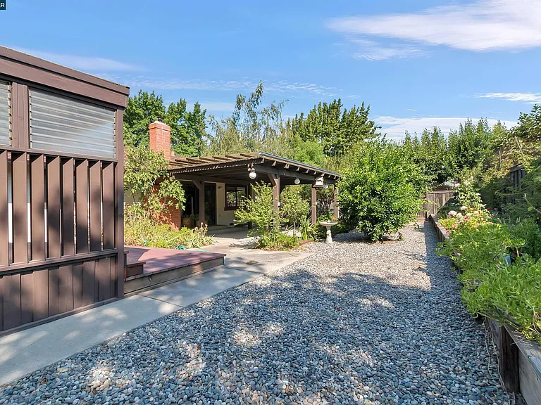 332 Downham Ct — Photo 20