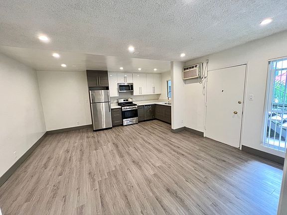 5th image of 3510 Clarington Ave APT 1
