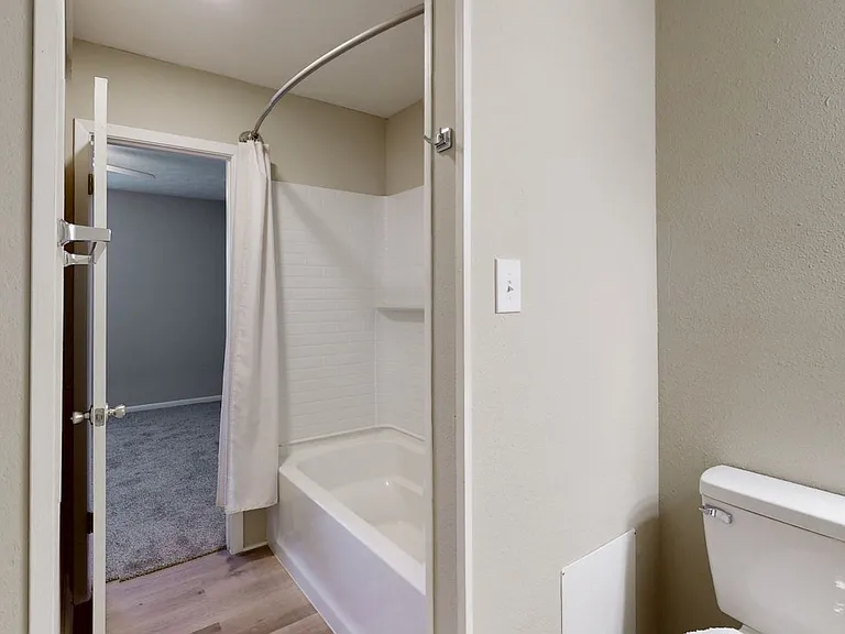 1409 Airline Dr #B — Photo 15