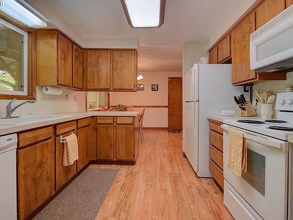 4th image of 22503 NE 96th St