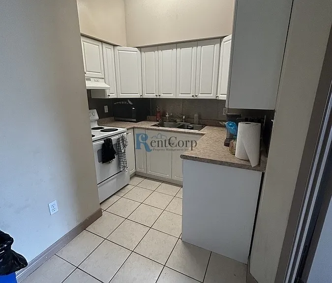 603 Lester St #1 — Photo 4