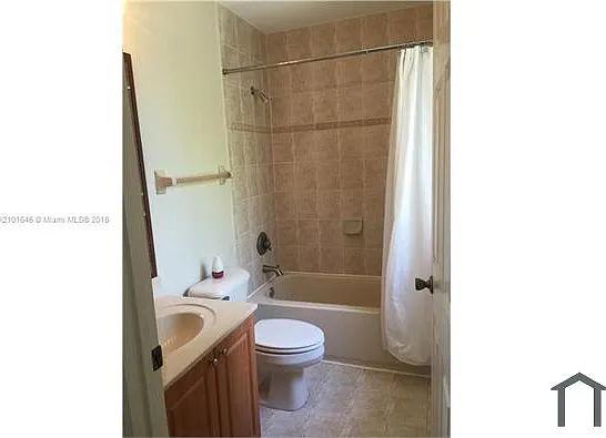 1442 SE 24th Ct — Photo 4