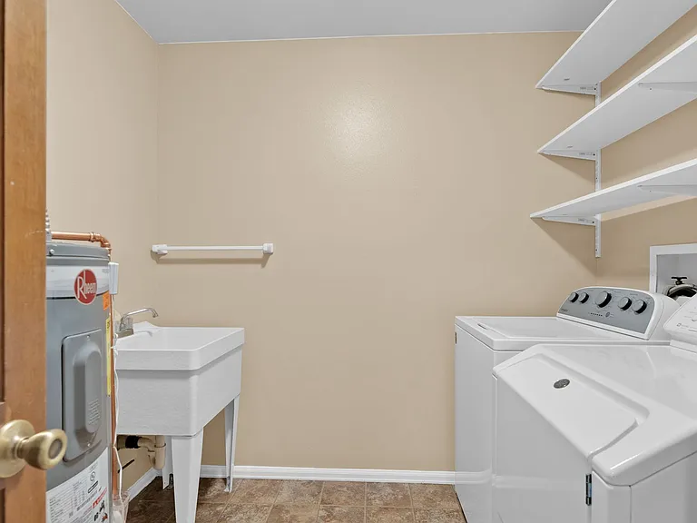 4618 Excalibur Ct — Photo 27