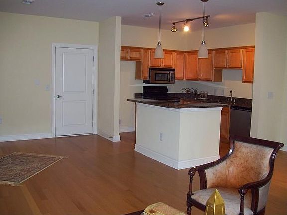 L-Shape Island w/Serving Bar; Stainless Appliances, Granite w/bevel edge