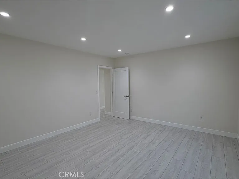 20210 Hartland St — Photo 9