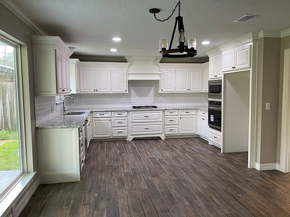 4th image of 2908 Avenue J