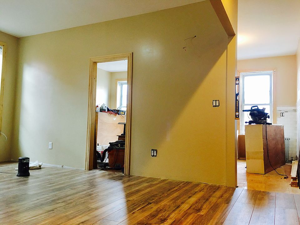 2nd image of 317 Woodbine St APT 2