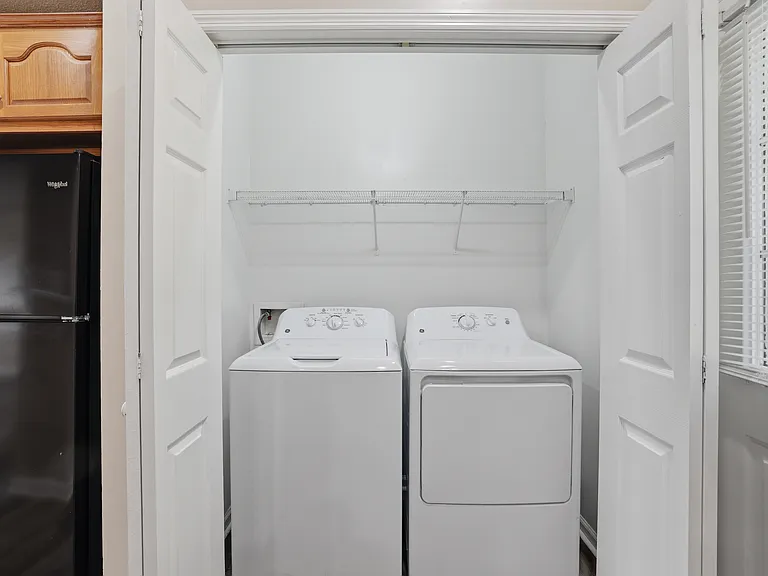 Sterling Pointe Apartments — Photo 30