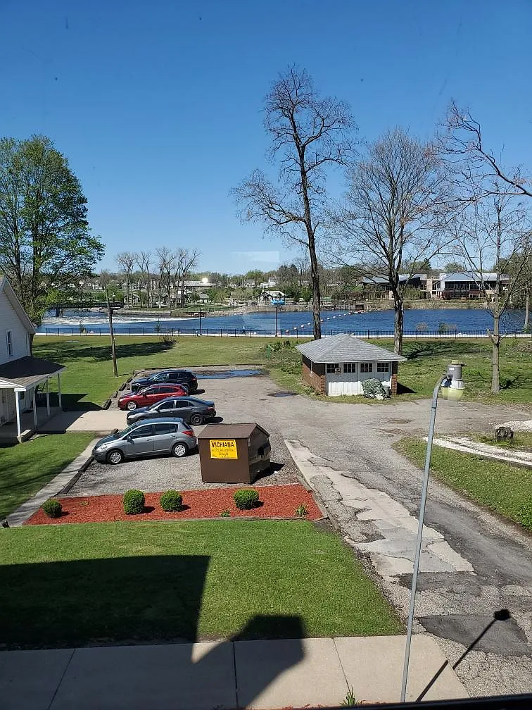 318 Lincolnway Way E — Photo 1