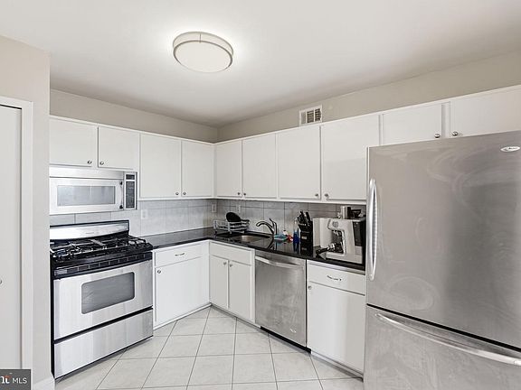 4th image of 5225 Pooks Hill Rd APT 1819N