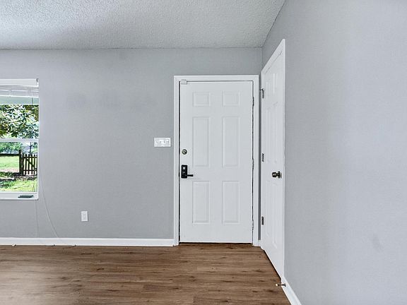 4th image of 11124 Bexhill Ln
