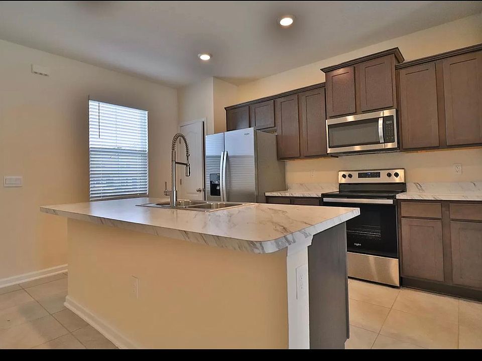1st image of 889 Gate Pkwy