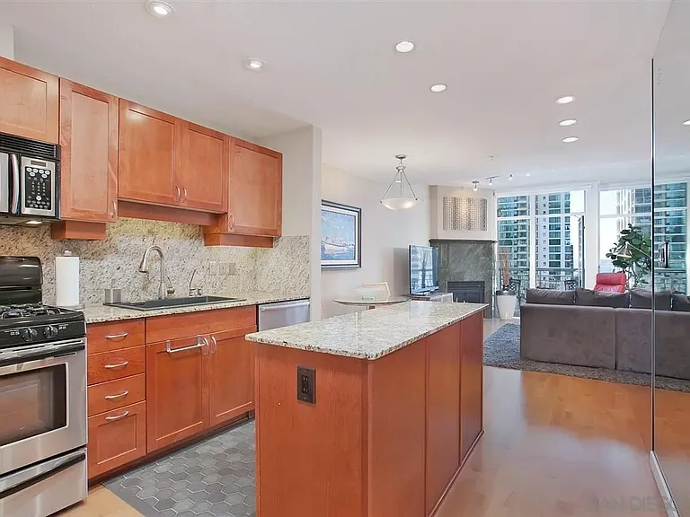 1240 India St #911 — Photo 10