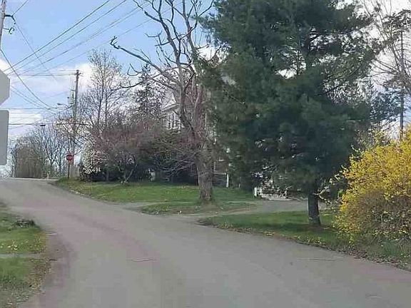 Exterior Neighborhood (street photo)