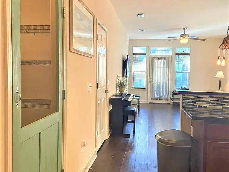 2222 Brooke St — Photo 3
