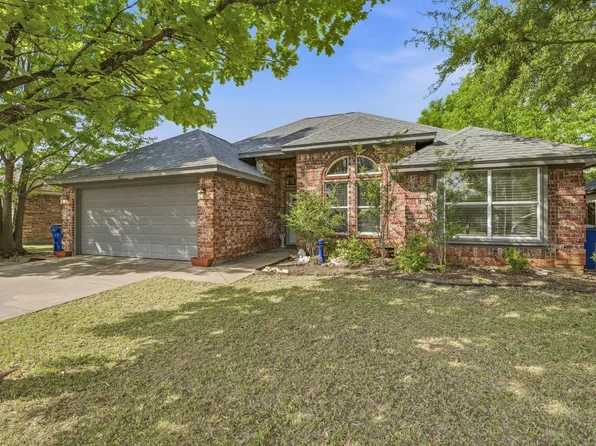 1408 Spanish Trail Dr, Granbury, TX 76048