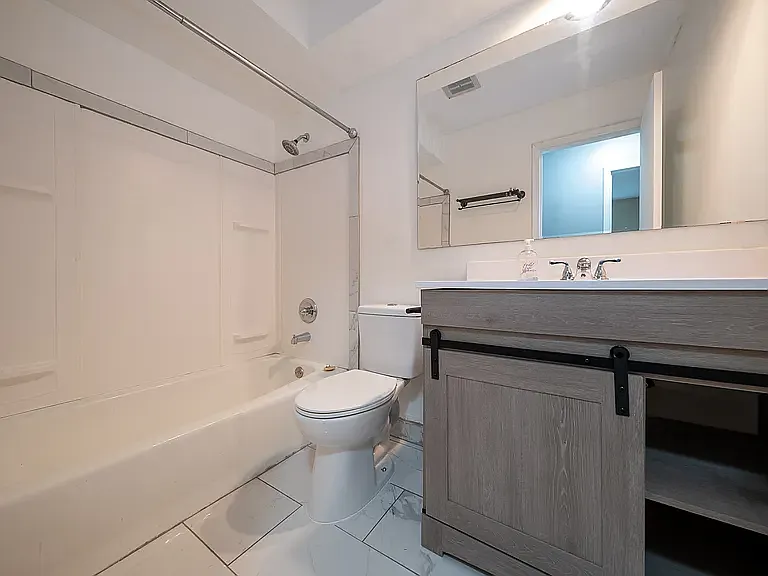 2416 Queens Dr — Photo 26