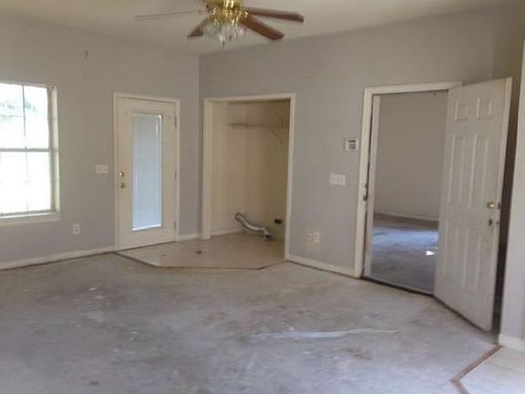 3rd image of 307 W Danielle Ct
