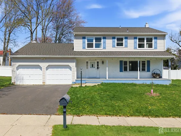 7 Oberlin Ct, Edison, NJ 08820