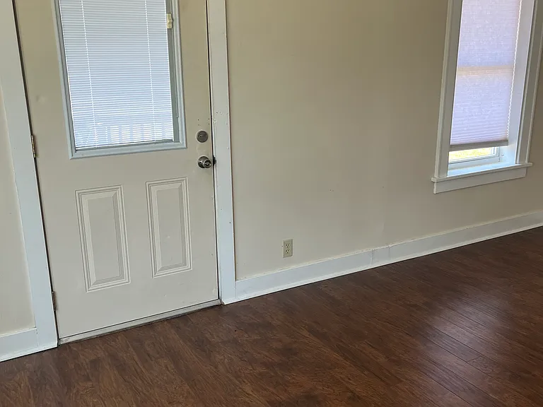 1550 Columbia Tpke #1 — Photo 3