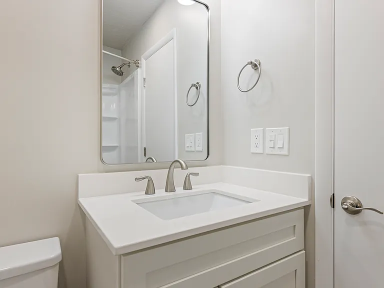 primary bedroom full bath