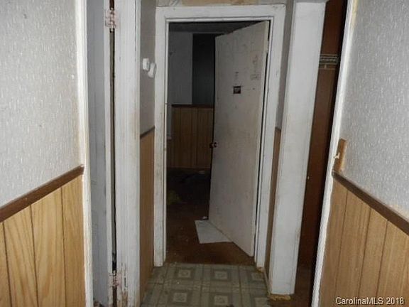 2nd image of 115 Hollywood St