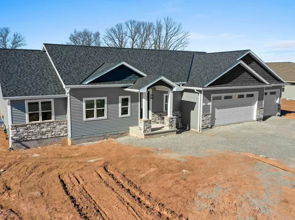 377 Willie Mays Cir, De Pere, WI 54115