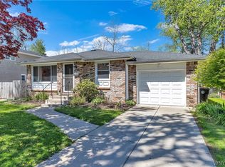 43 Glendale Dr, Lancaster, NY 14086