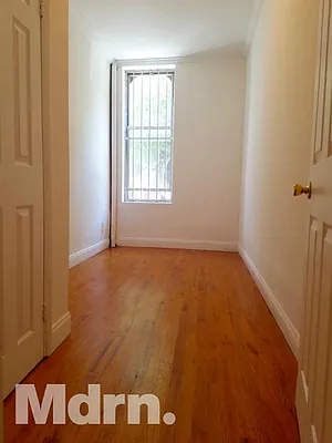 Rented by Mdrn Residential | media 9