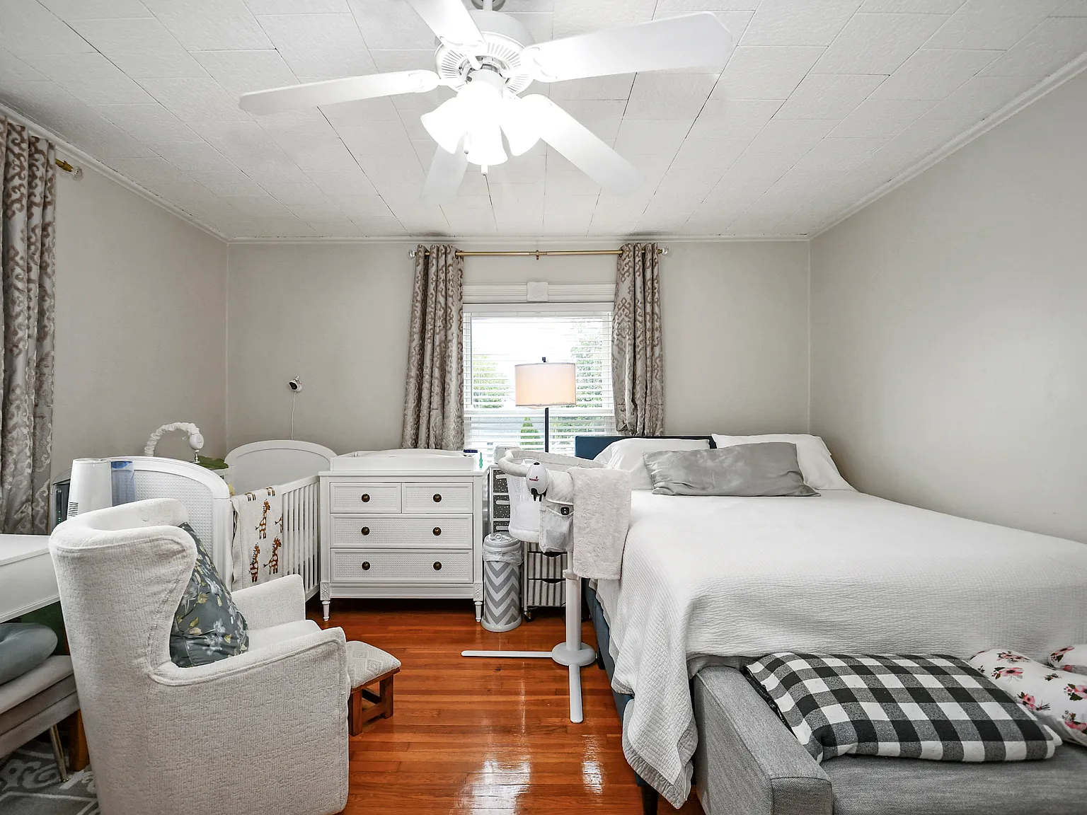 3 bed, 1100 sqft, $2,600 — Photo 2