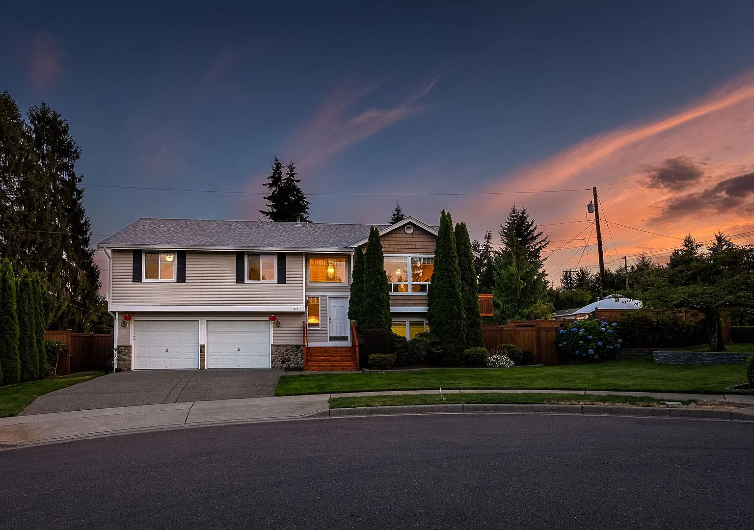4 Bedroom, 3 Bathroom Single Family Home in Lynnwood, $3750 per month — Photo 1