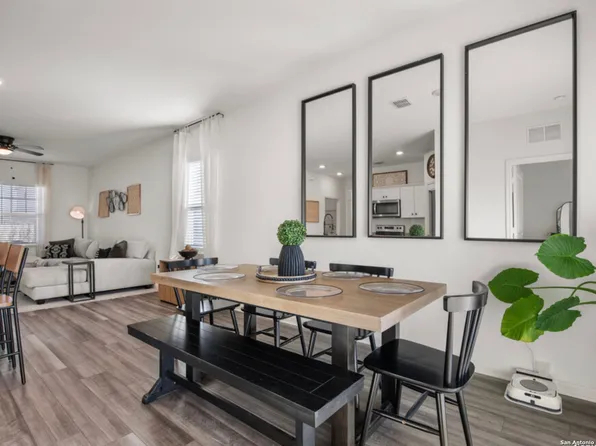 8412 Falcon Mdw, Converse, TX 78109