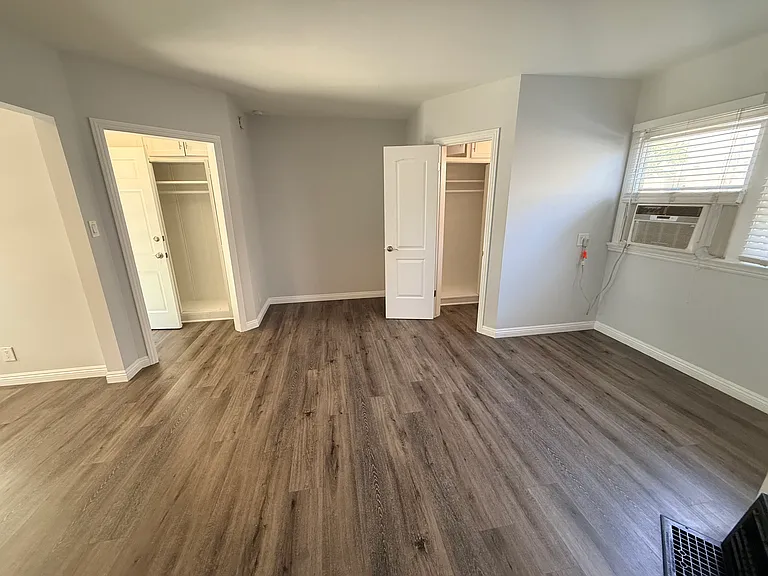 1813 W Victory Blvd — Photo 6