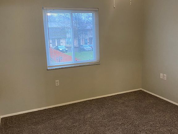 5th image of 422 West Funderburg