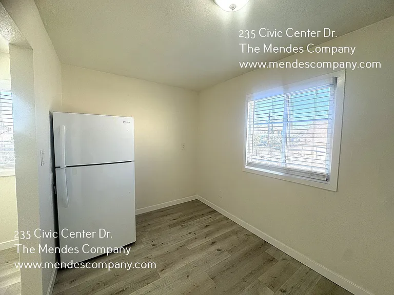 235 Civic Center Dr #4 — Photo 4
