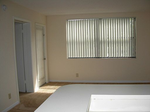 5th image of 700 Executive Center Dr APT 21