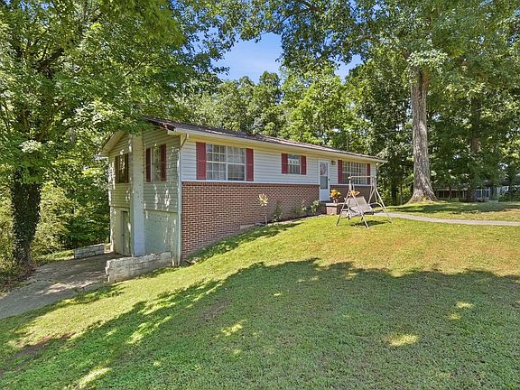 2nd image of 2462 Oak Cir SW