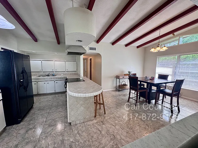 1416 Alicia Ave — Photo 6