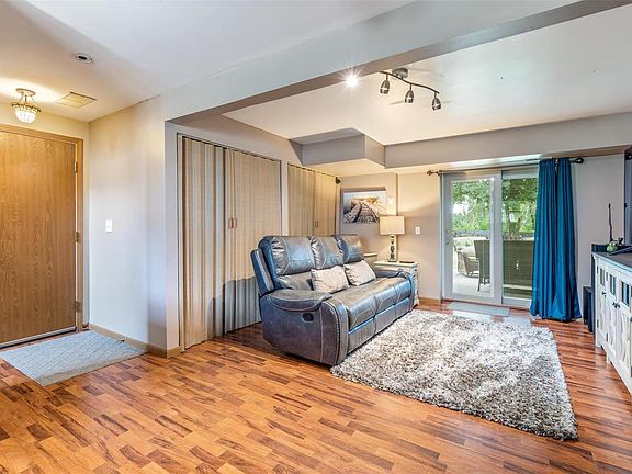 4th image of 216 Bracadale Ave
