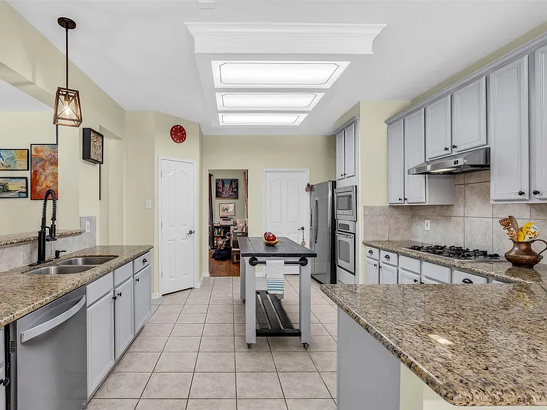 119 N Westwinds Cir — Photo 16