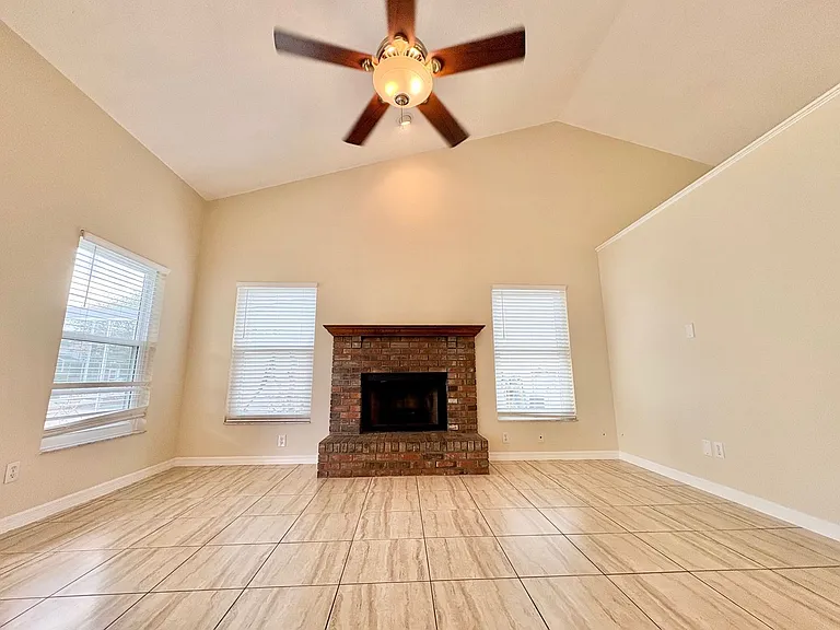 2813 Rolling Broak Dr — Photo 11
