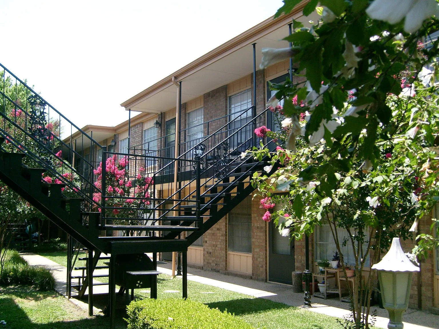 Whisperwind Apartments — Photo 2