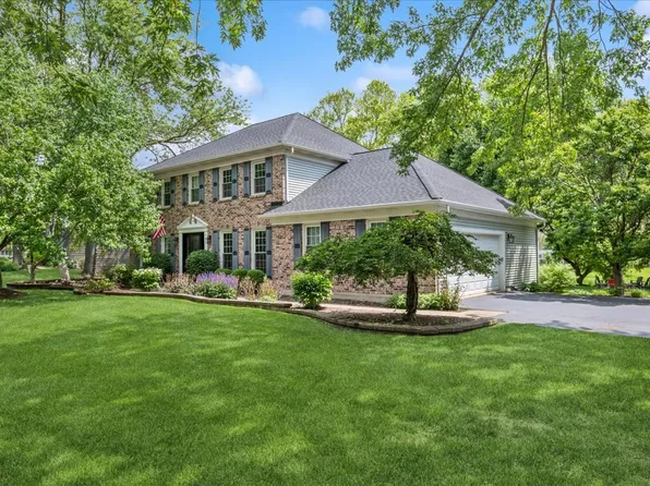 3002 Easton Pl, Saint Charles, IL 60175