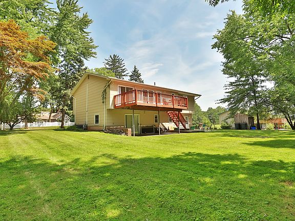 2nd image of 19 Bluebird Dr