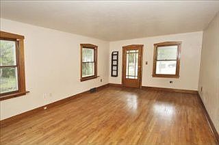 4th image of 100 Applehill Ln