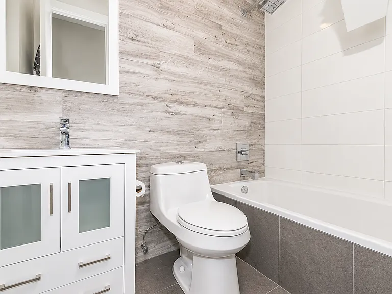 248 Melrose St #3R — Photo 5